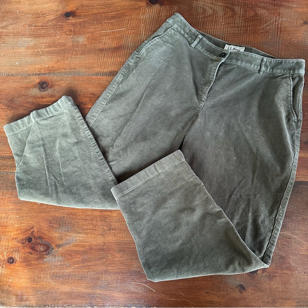 L.L. Bean Womens green corduroy straight jean‎